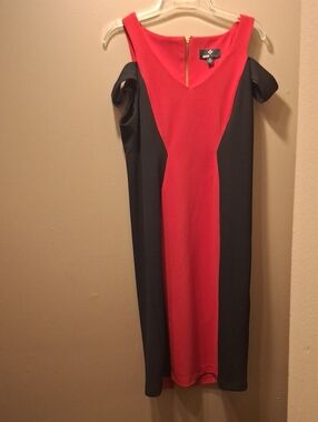 Ronni Nicole Red and Black Cold-Shoulder Midi Sheath Dress